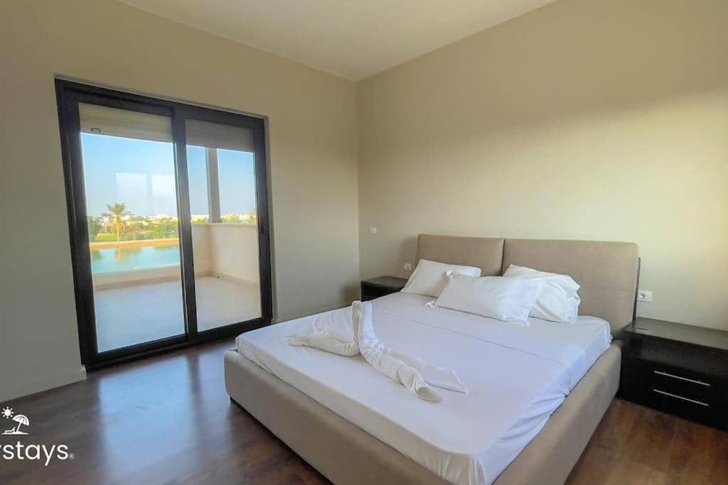 Ollystays-Lagoon & Golf Views, Shared Pool, Chic 4br Townhouse — 2