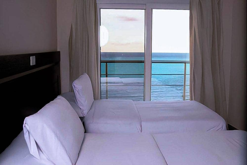 Luxury Apartment 3br & Full Sea View — 5