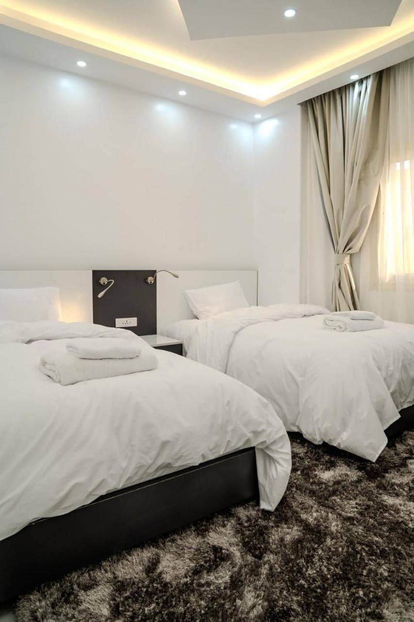 Luxury Jacuzzi Apt with Auc View — 2