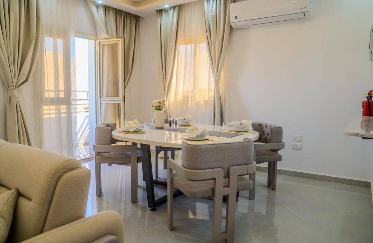 Luxury Jacuzzi Apt with Auc View — 3