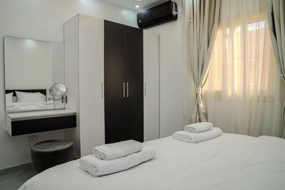Luxury Jacuzzi Apt with Auc View — 5