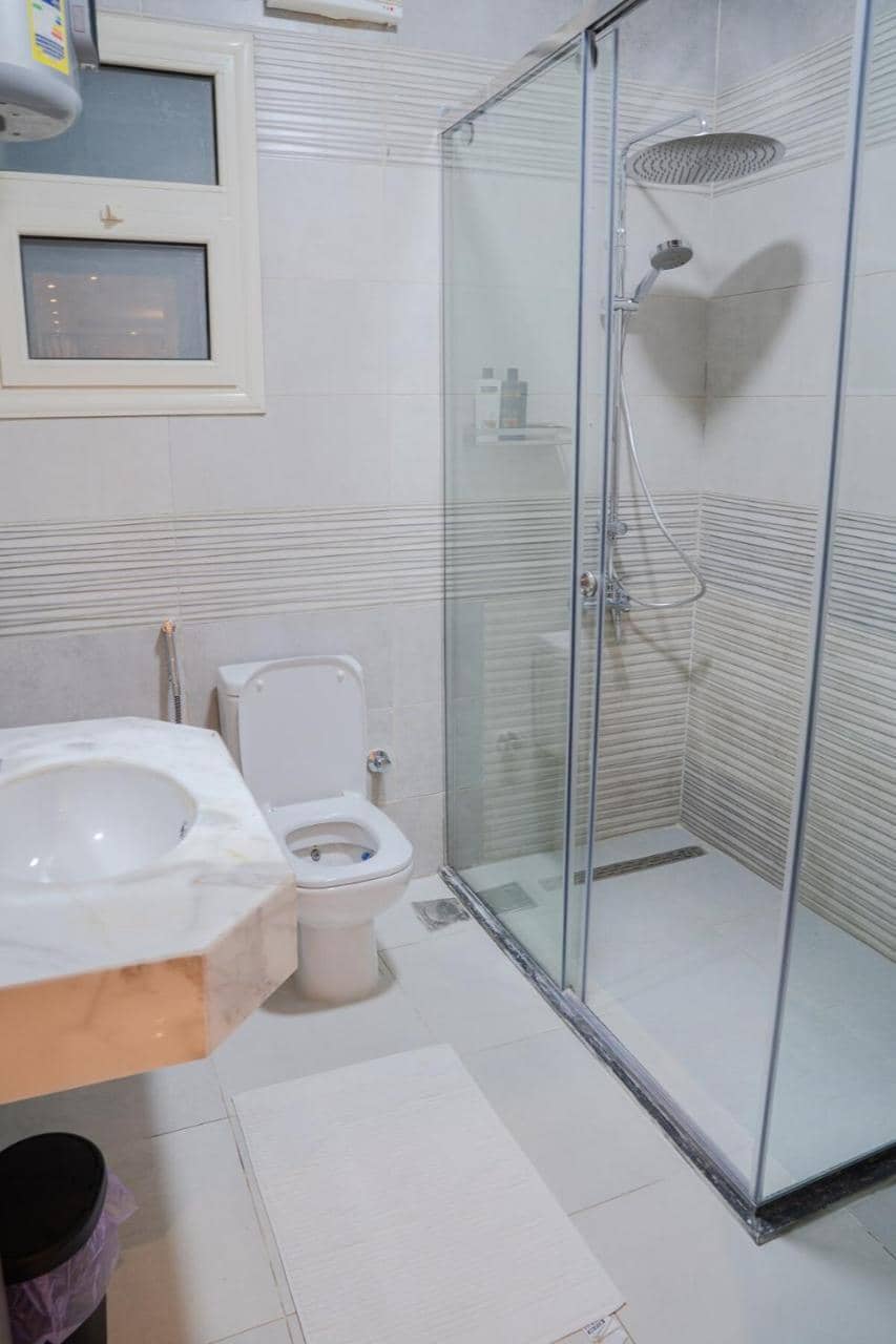 Luxe Penthouse & Open Terrace Balcony - Auc - Point 90 - New Cairo — 4