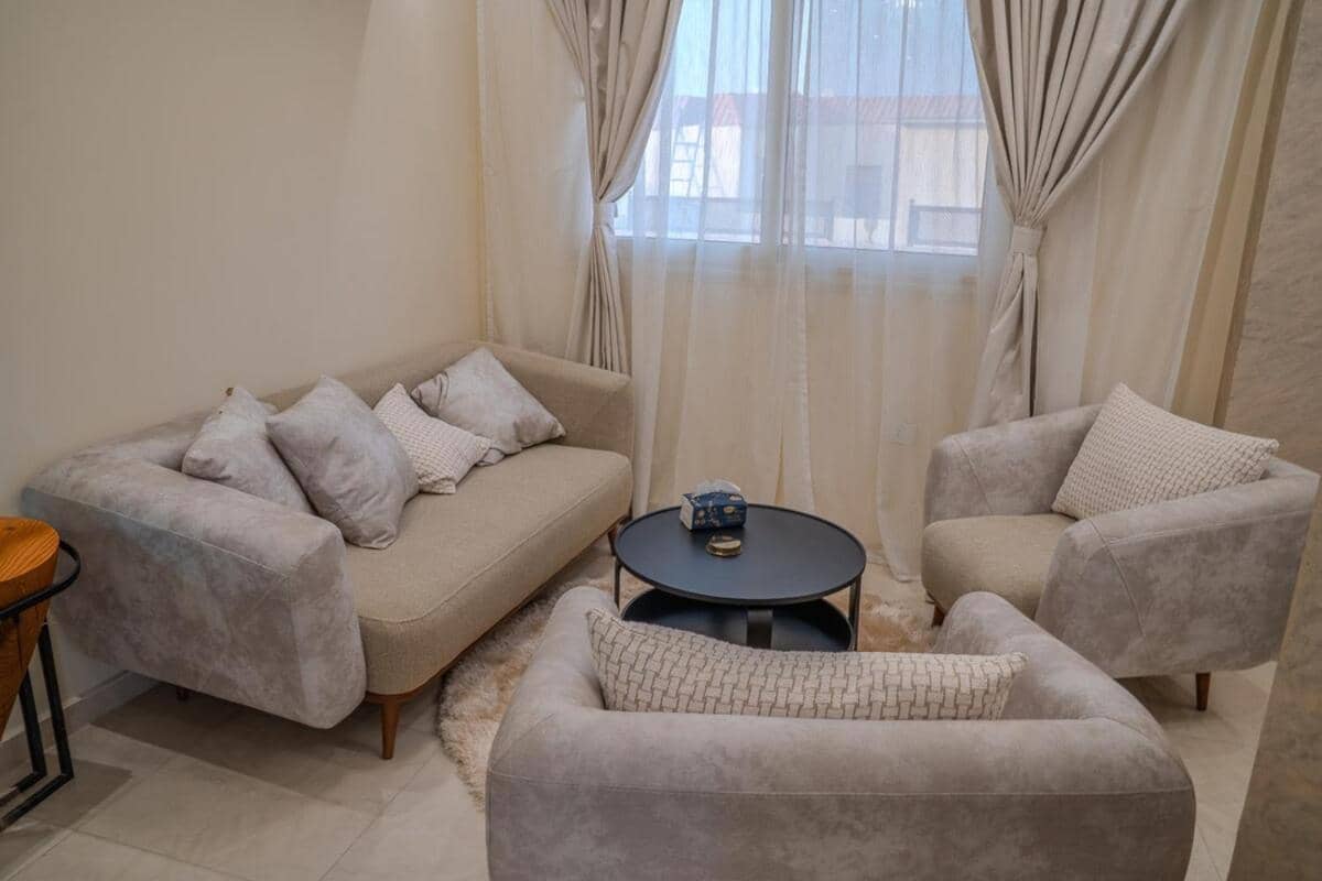 Luxe Penthouse & Open Terrace Balcony - Auc - Point 90 - New Cairo — 2