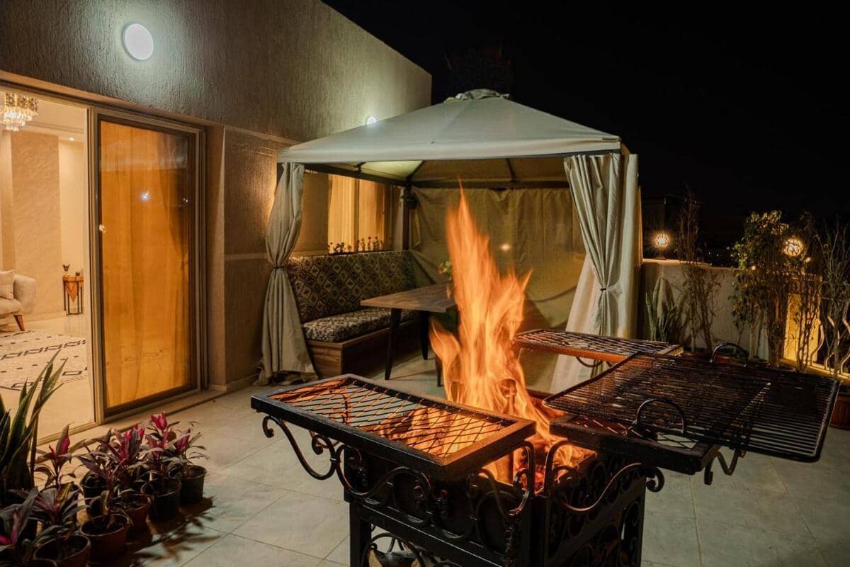 Luxe Penthouse & Open Terrace Balcony - Auc - Point 90 - New Cairo