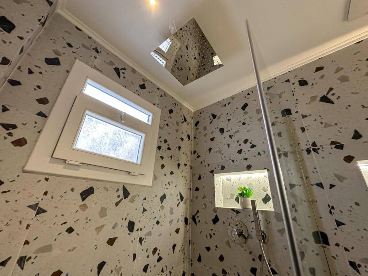 Stylish 2br Apt Prime Location Near Waterway — 5