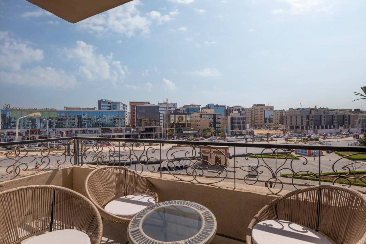 Travelholic 90 Residence — 2
