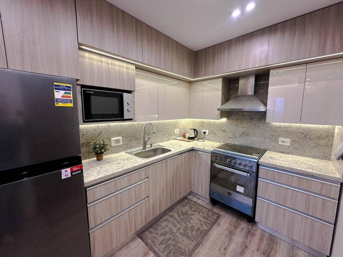 Velora Serviced Rooftop Studio with Private Jacuzzi in Sodic New Cairo — 4