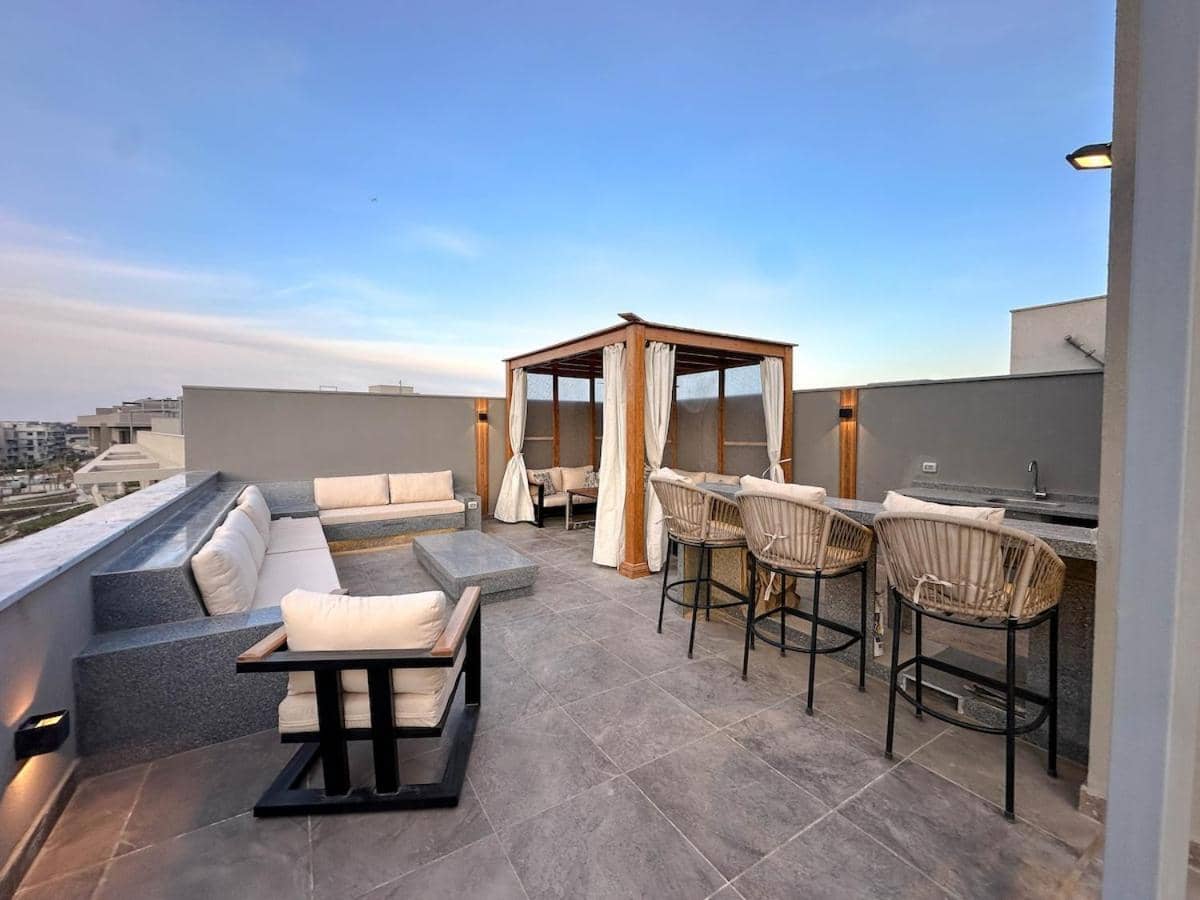 Velora Serviced Rooftop Studio with Private Jacuzzi in Sodic New Cairo
