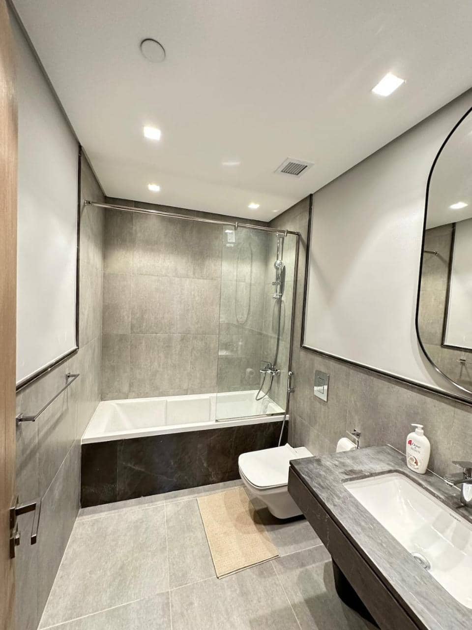 Luxury Hotel Apt at Aeon Towers — 2
