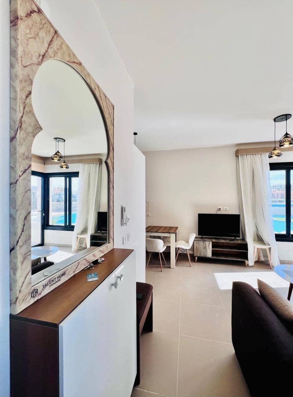 Modern 3br Escape - Panoramic Lagoon & Sea Views — 2