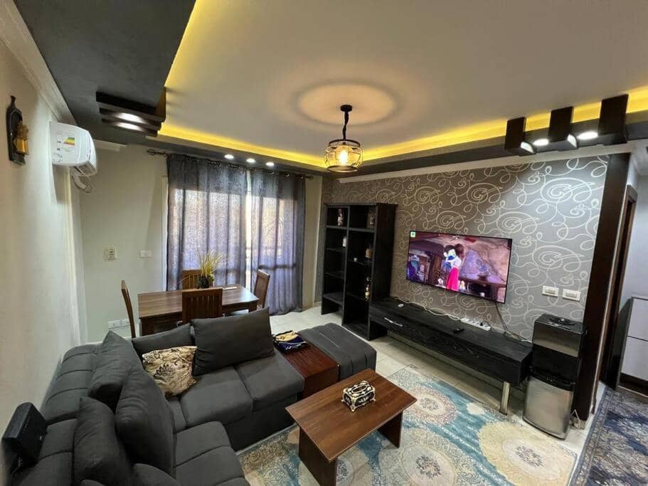 Relaxing 2br Madinaty Stay