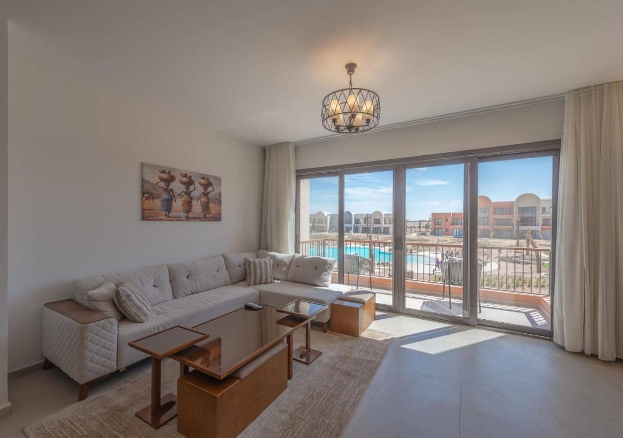 Sophisticated 1br 1,5 Bath Duplex - Kamaran El Gouna, Pool View & Access — 2