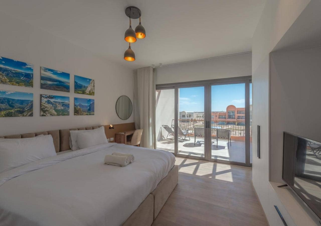 Sophisticated 1br 1,5 Bath Duplex - Kamaran El Gouna, Pool View & Access — 4