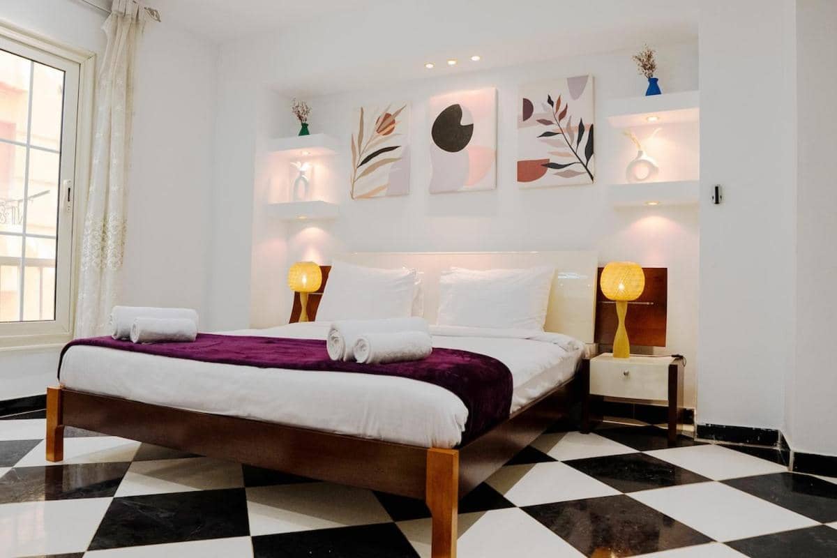 Chic 2br Apt 8min To Airport Family& Work Ready — 4