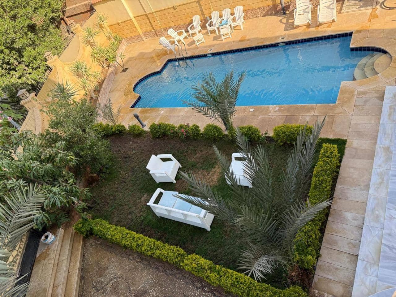 فيلا فندقيه مع حمام سباحه وحديقه 0306-888-0106 — 3