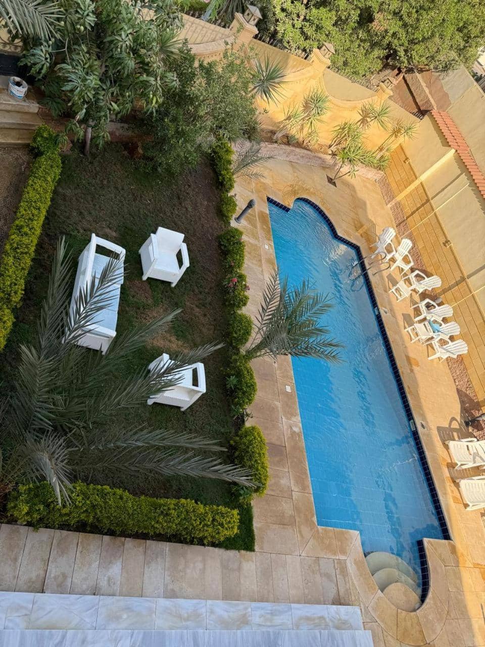 فيلا فندقيه مع حمام سباحه وحديقه 0306-888-0106 — 2