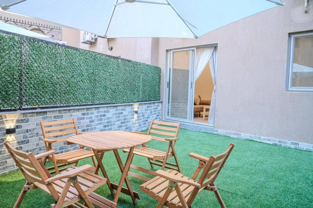 Ground Floor Gem - Patio Lounge