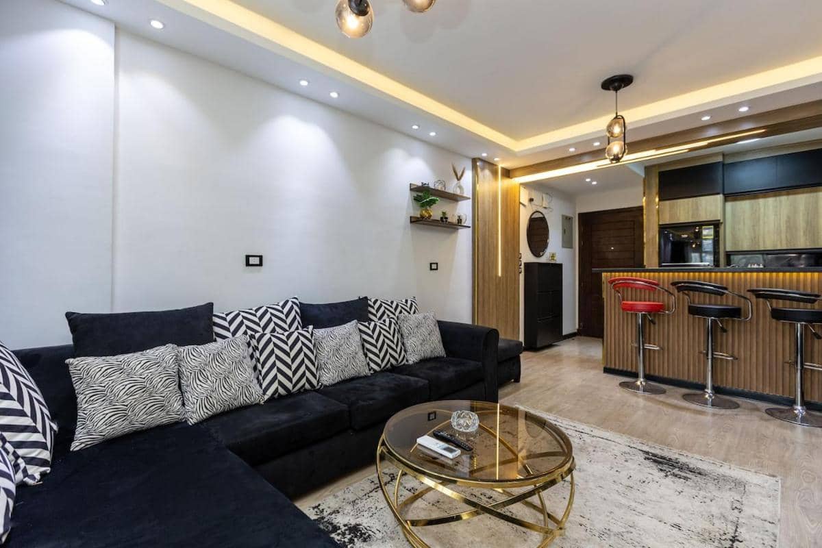 121/40/13 · Amazing Luxury 2br Apt Madinty Patio with Views! — 4