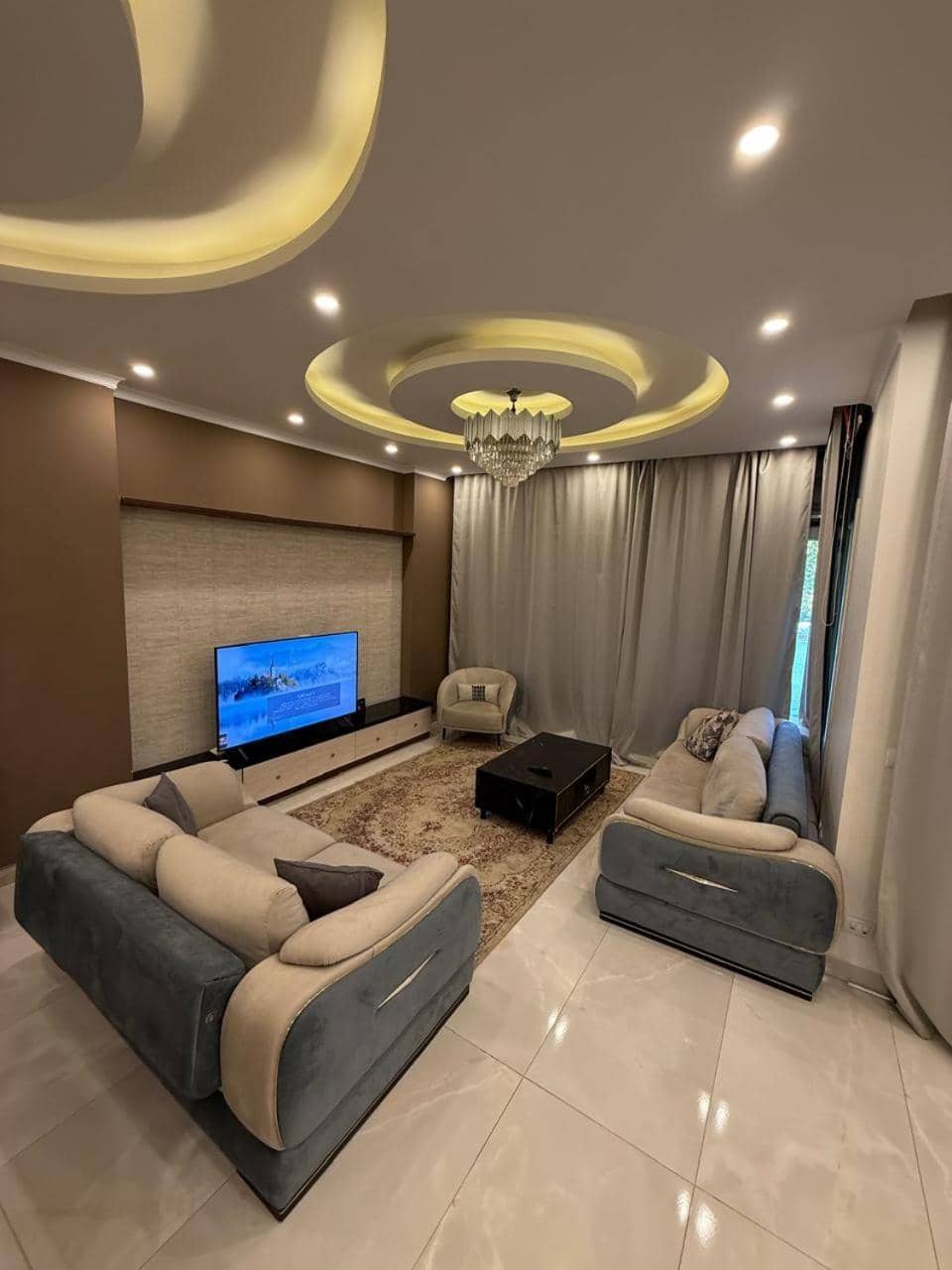 فيلا مع حمام سباحه وجاردن 0306-888-0106 — 2