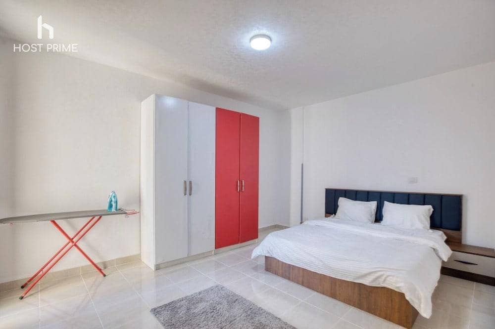 Bright Apartment in Rehab City — 3