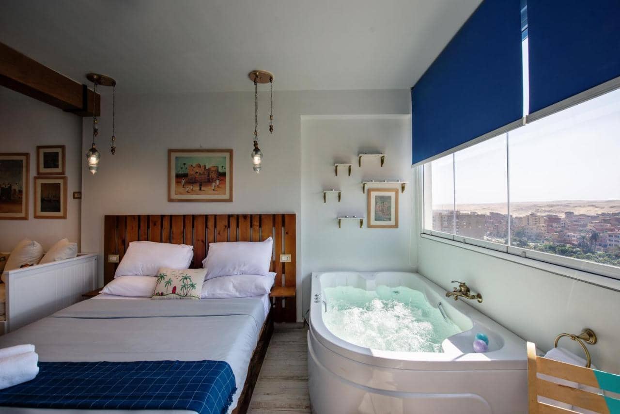 Jacuzzi Studio by the Historic Pyramids Apt2 — 4