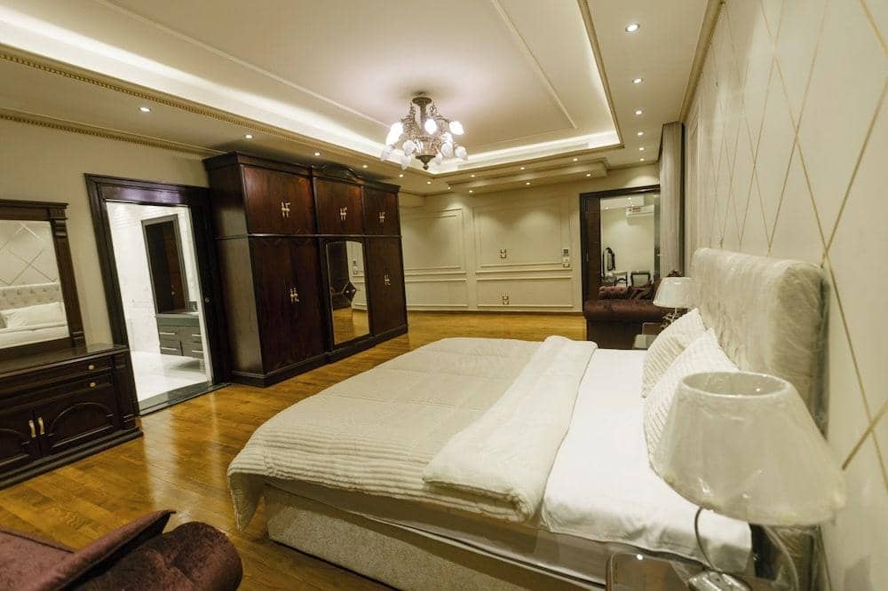 Alsawah Elite 5br Retreat with Private Pool in Green Heights — 3