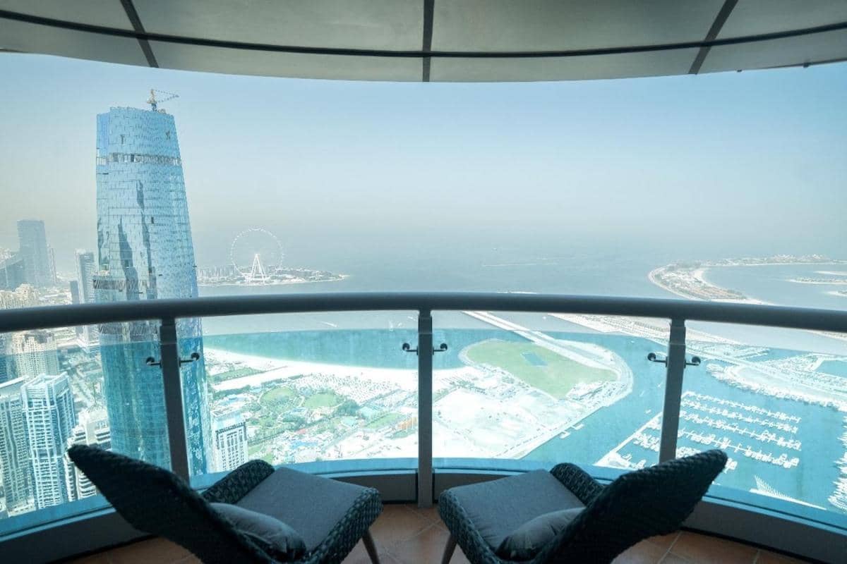 Premium 1br on High Floor with Stunning Sea View And Balcony — 3