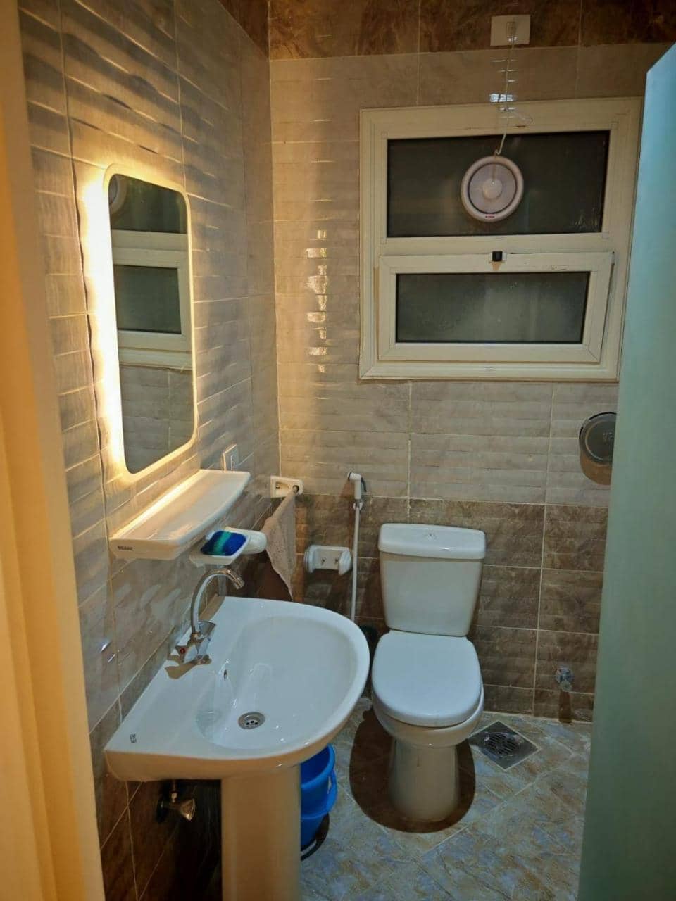 Luxury Apartment with Hotel Style Furnishing — 5