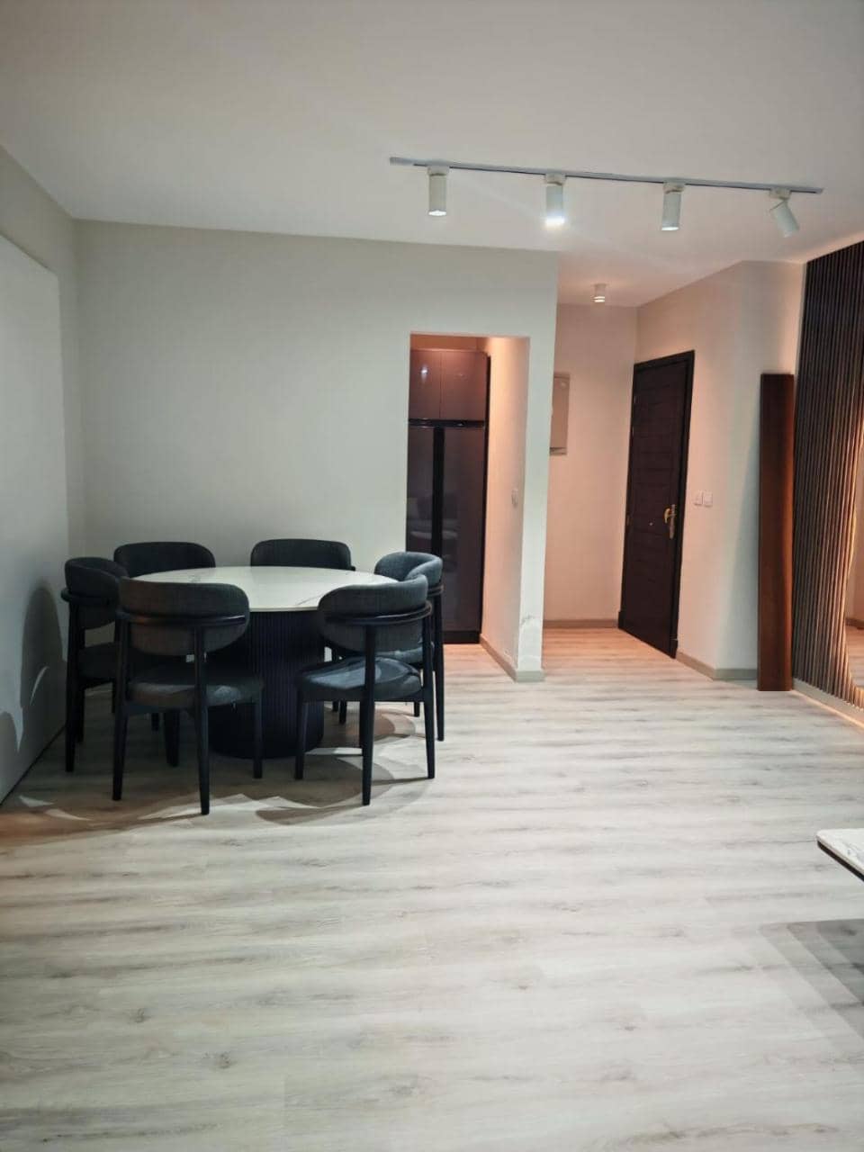 Luxury Apartment with Hotel Style Furnishing — 5