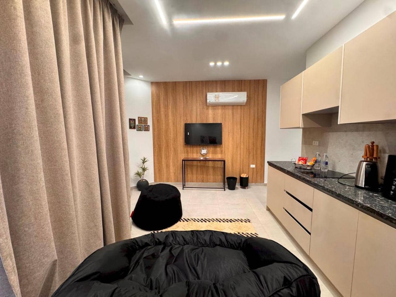 831 . Modern 1br Apartment Near Auc — 4