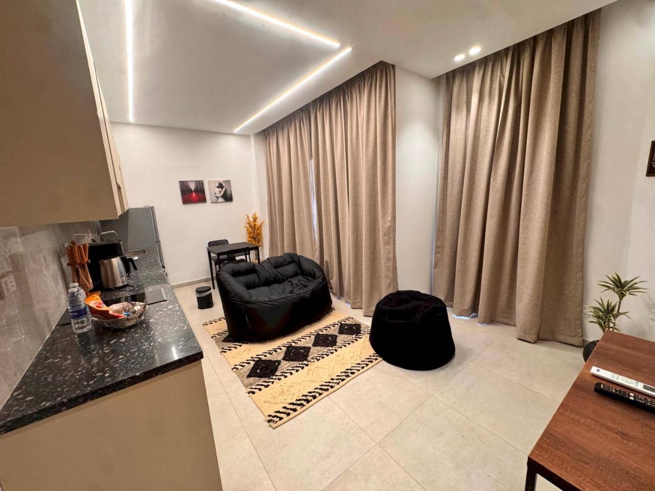 831 . Modern 1br Apartment Near Auc — 3
