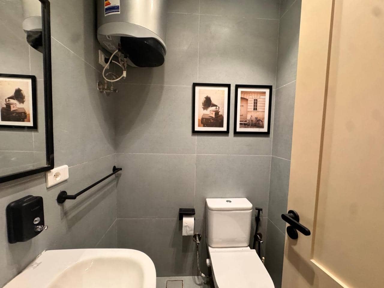 831 . Modern 1br Apartment Near Auc — 5