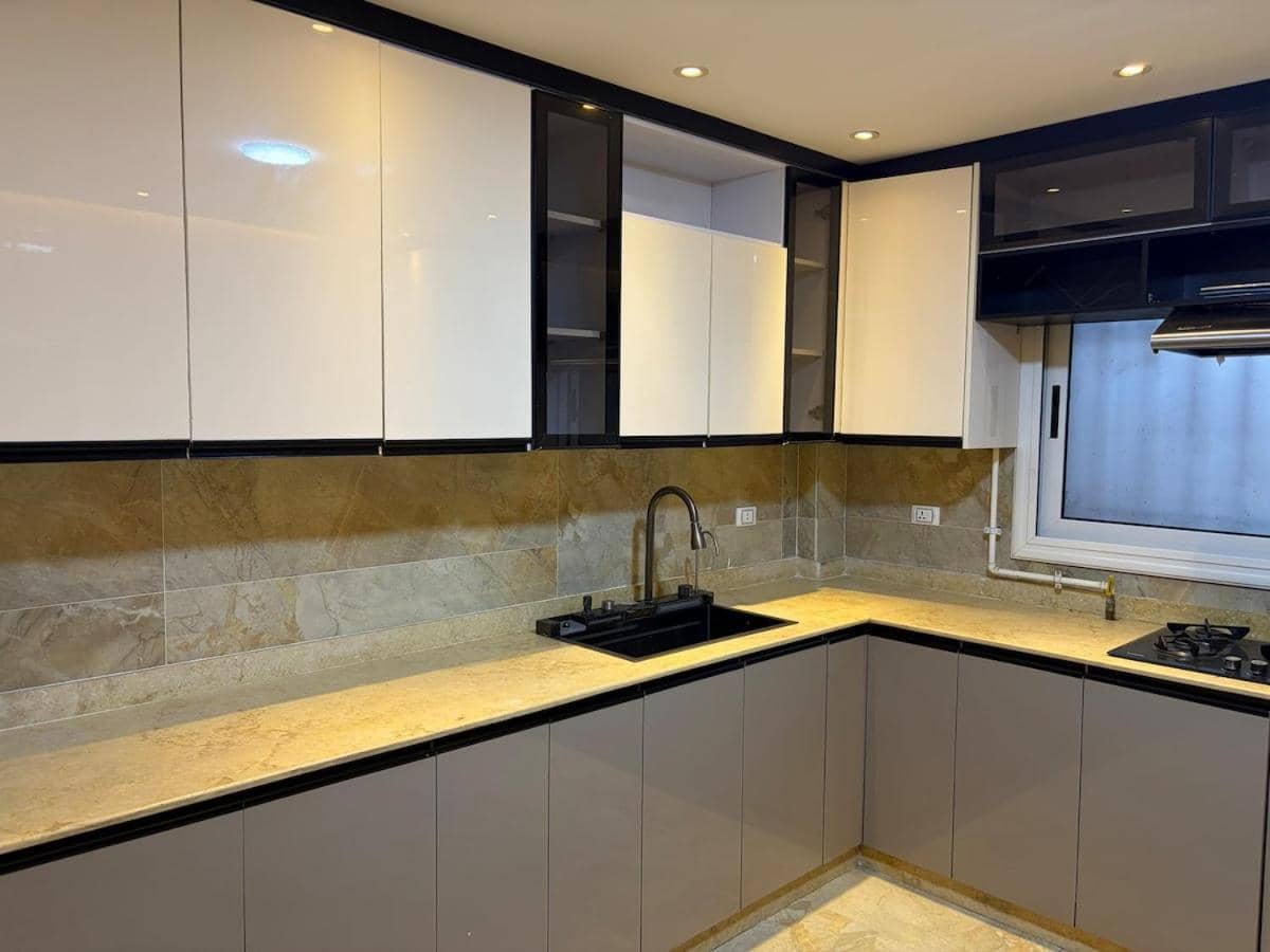 Modern 4br 3bath Stylish Spacious — 3