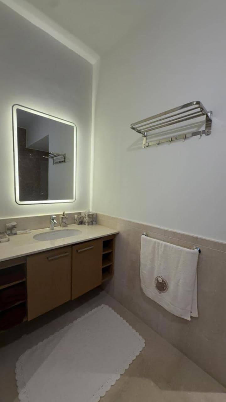 Luxury Modern Apartment in the Boulevard — 4