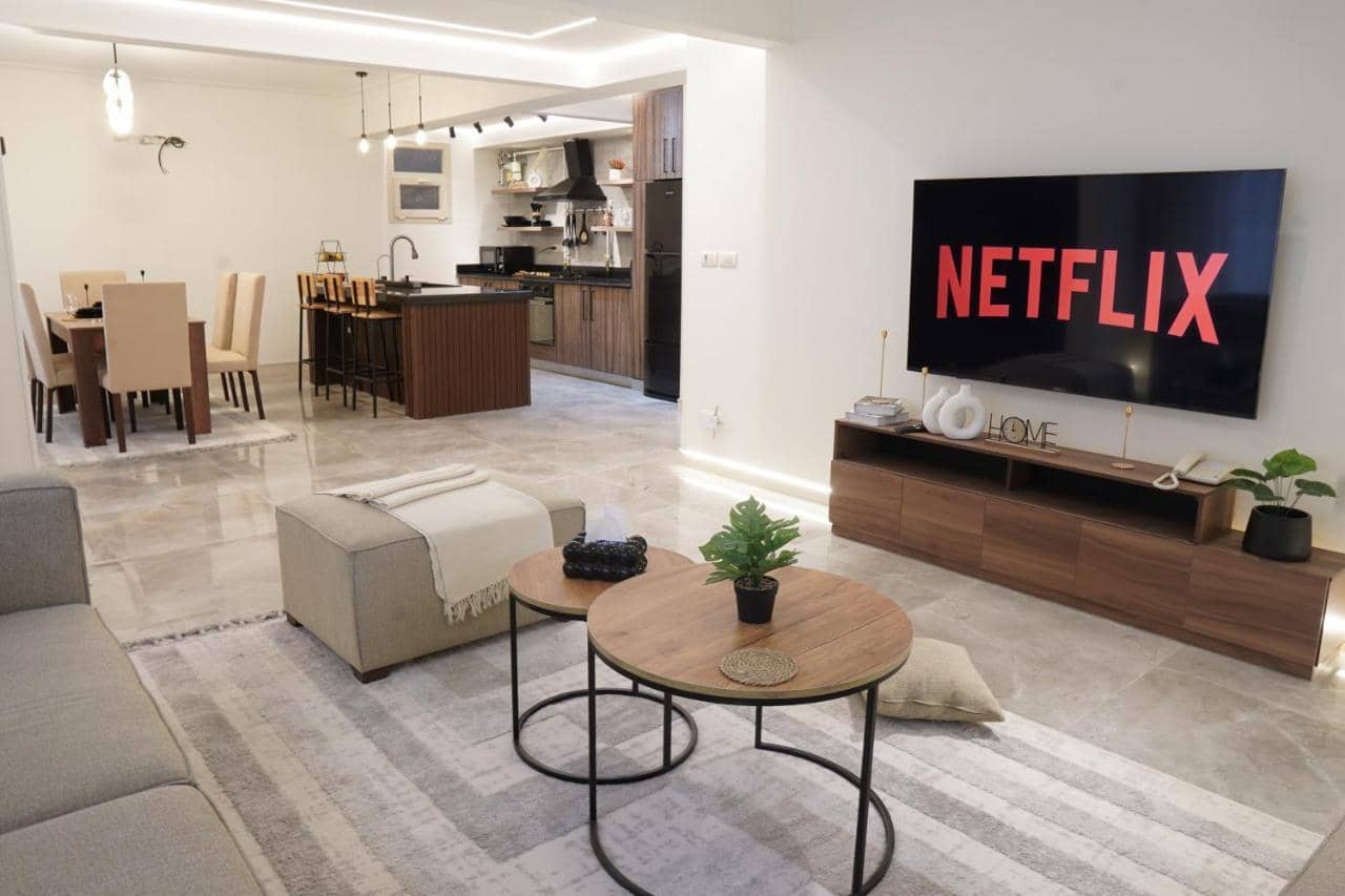 Modern 3br Apartment with Private Garden — 3