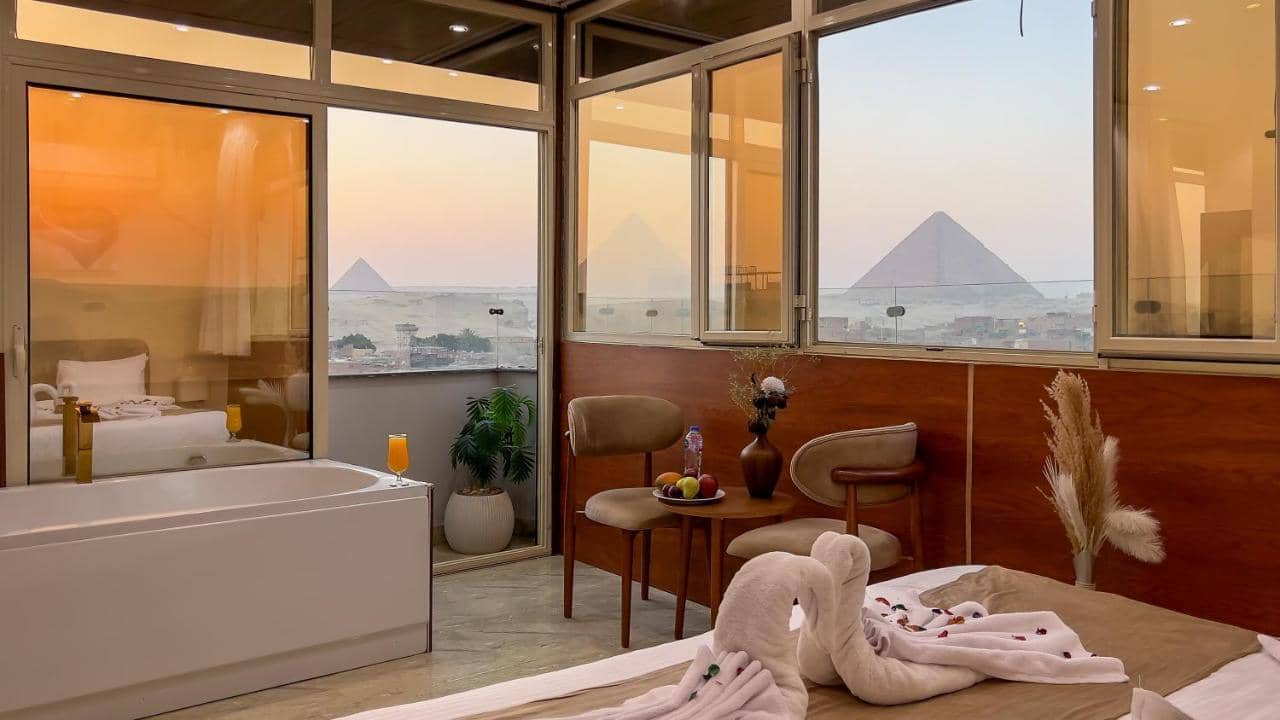 Pyramids Palace View with Rooftop Access & Free Airport Pickup — 2