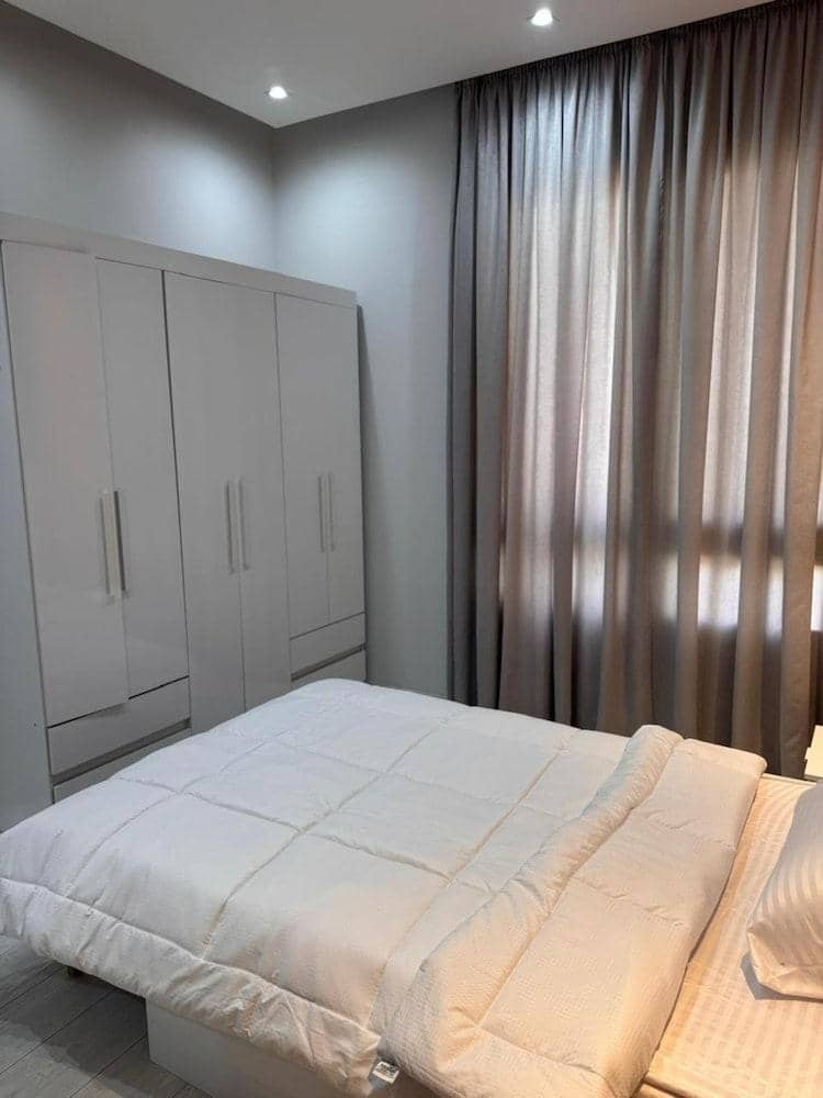 Elite New Modern 3br Apartment — 3
