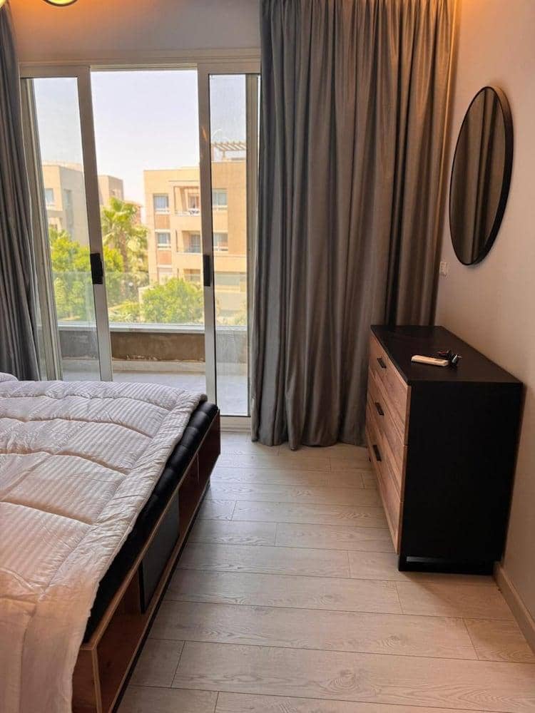 Elite New Modern 3br Apartment — 2