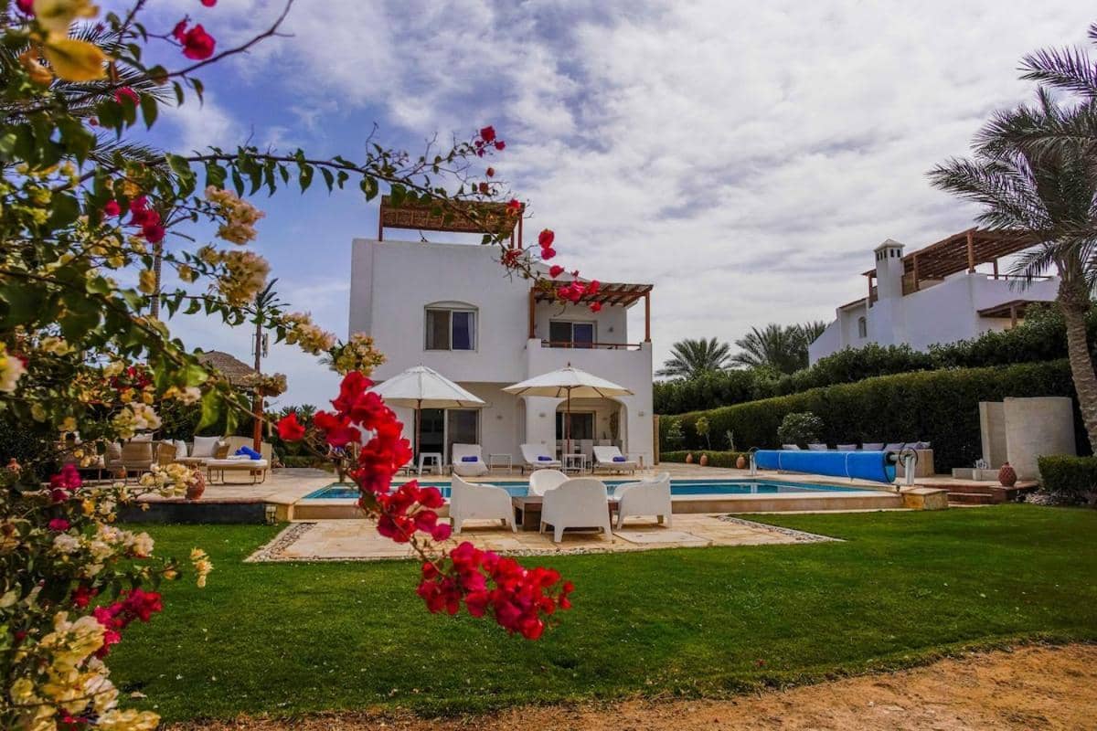 White Villa Heaven - Swim, Lounge & Sunset Magic