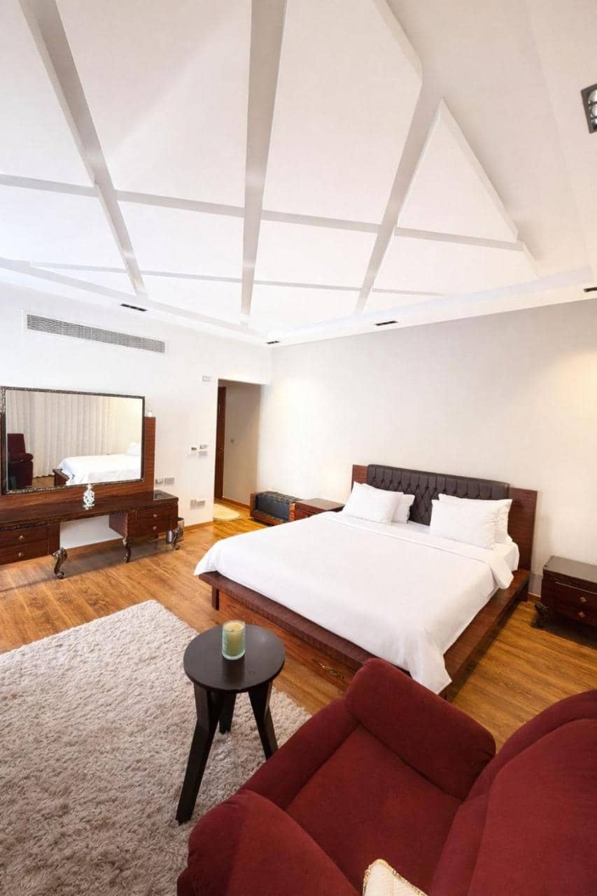 Chic Room 2 L Luxury Villa Garden 8 L Pool Access — 2