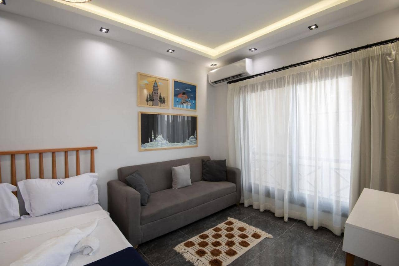 Travelholic Auc Residence — 3