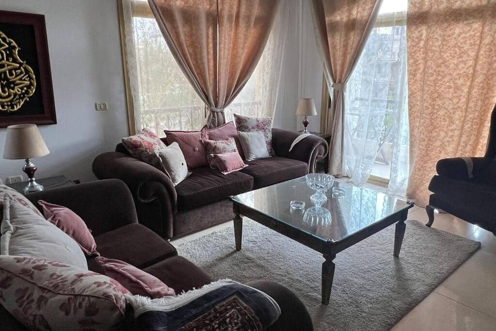 3 Bedroom Apt Excellent Location Near To Malls — 2