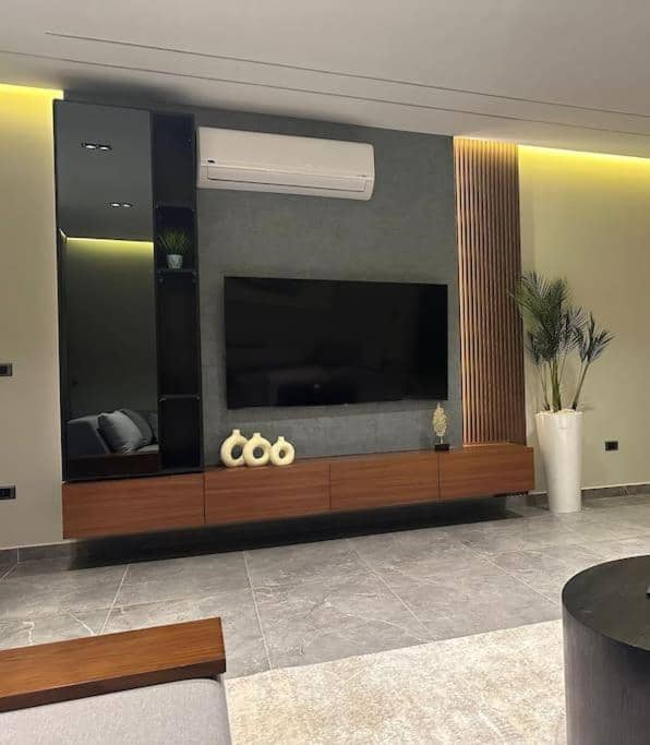 Luxurious Lake View Flat 2br 115
