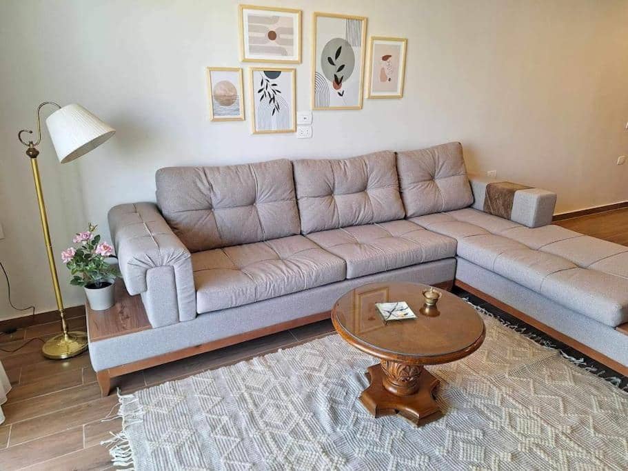 Luxurious Lakeview Apartment 2br 92