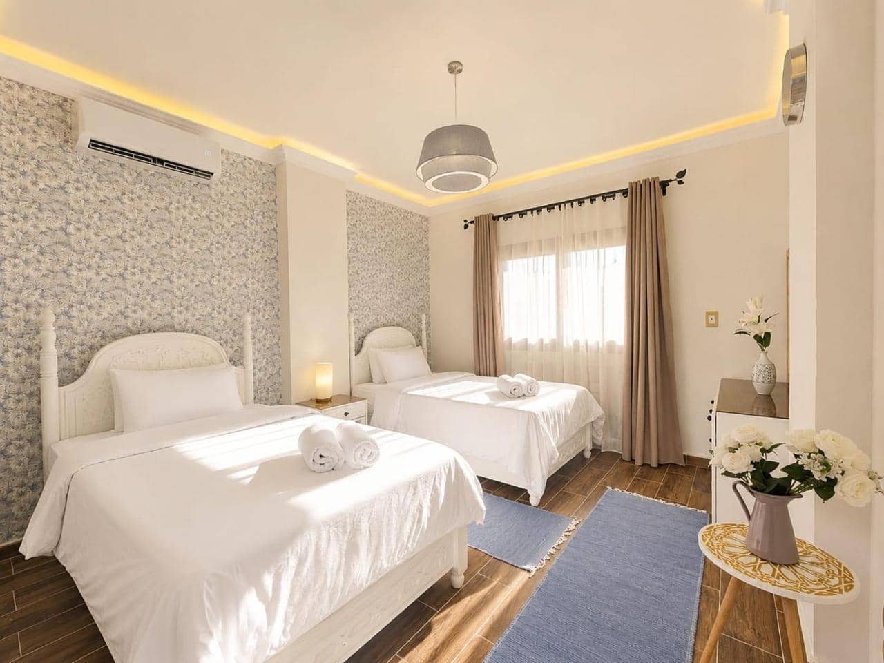 S Teseen Luxury Family Home — 2