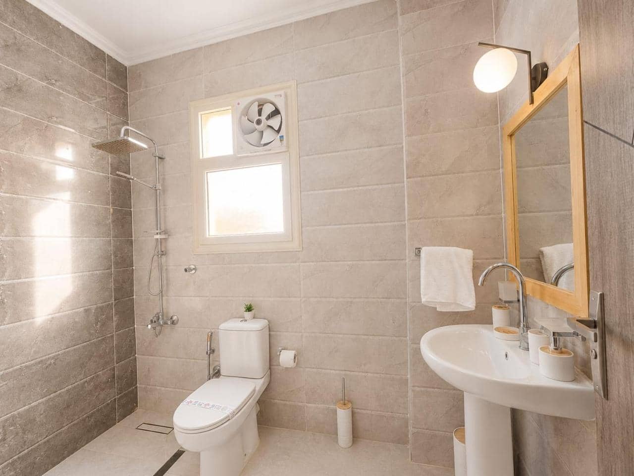 S Teseen Luxury Family Home — 4