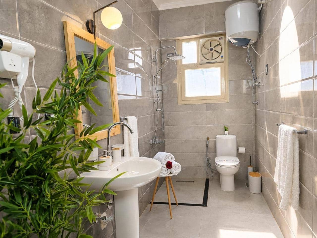 S Teseen Luxury Family Home — 5