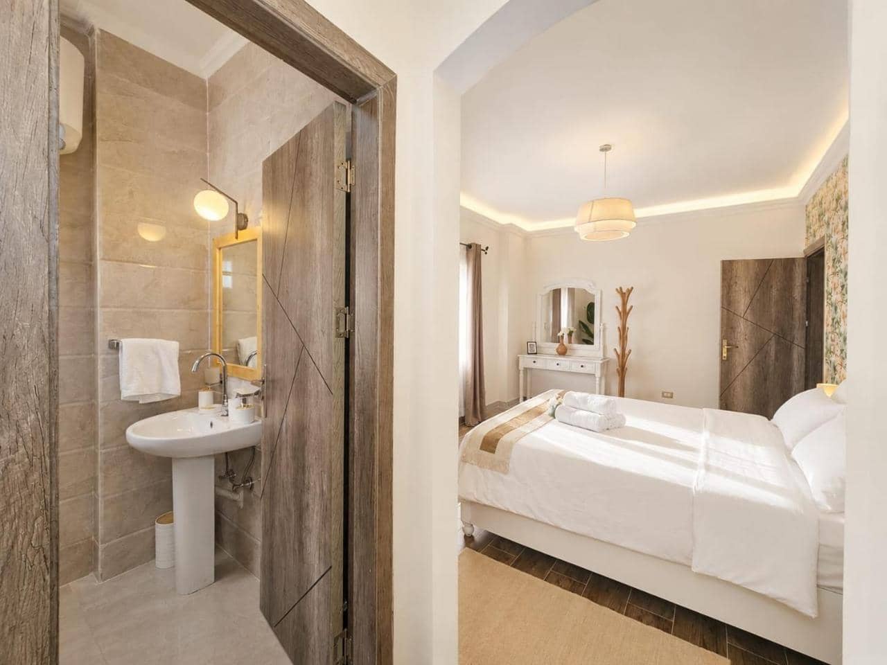 S Teseen Luxury Family Home — 3