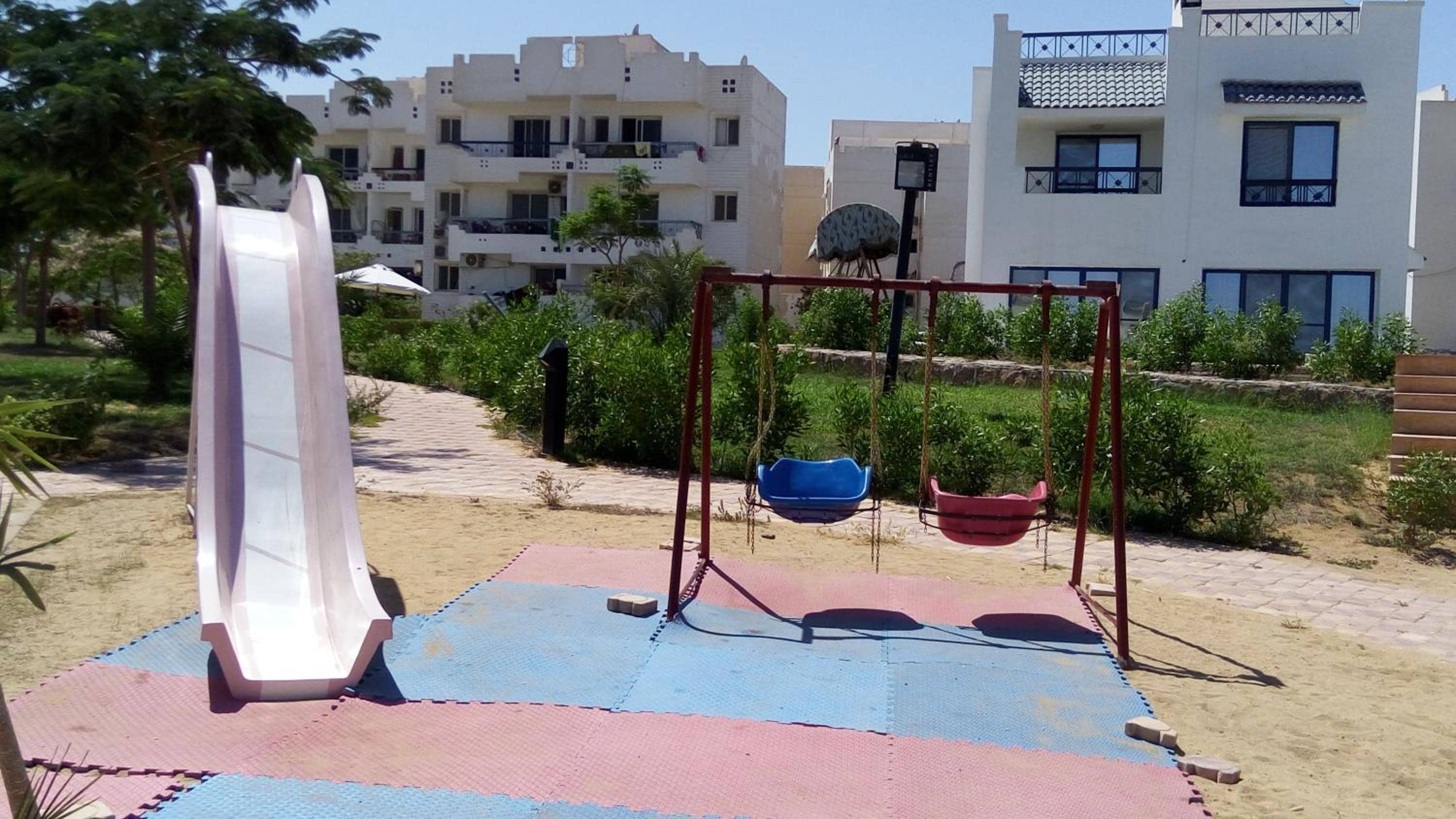 Two-Bedroom with Sea View Roof Top Chalet - Orora Village — 3