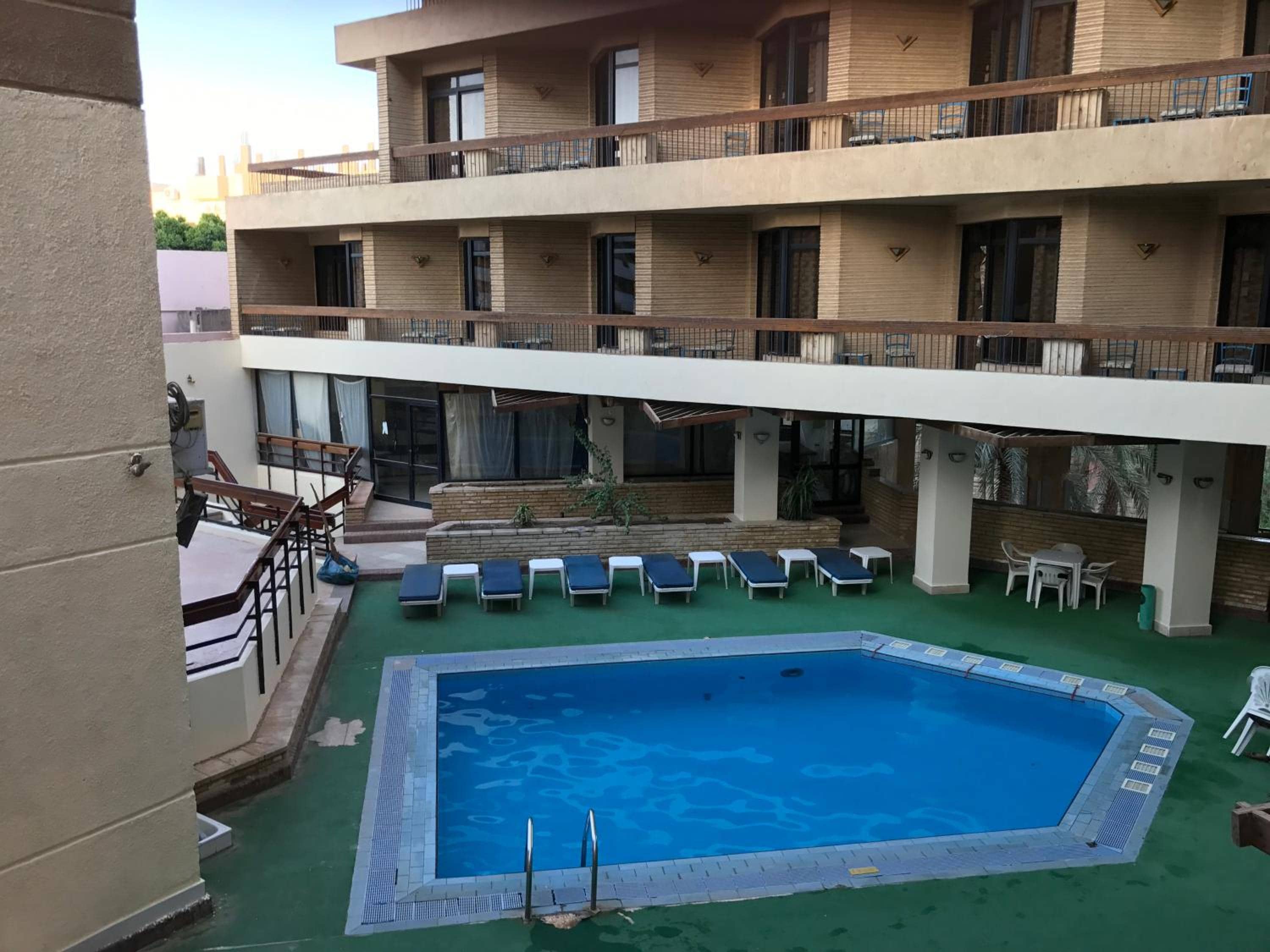 Gaddis Hotel, Suites and Apartments — 2